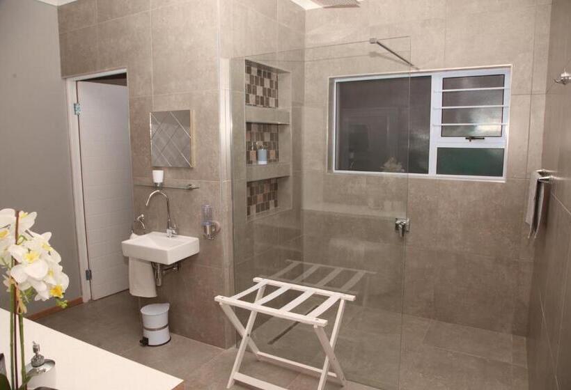Номер Стандарт Вид на Бассейн, The Retreat Guesthouse