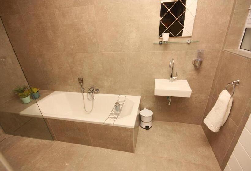 浴室共有ファミリールーム, The Retreat Guesthouse