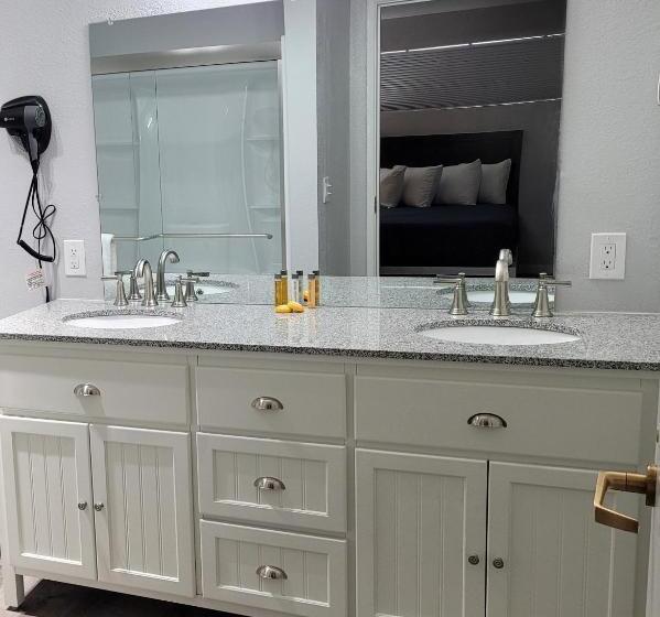 غرفة قياسية سرير ملكى, Cerulean