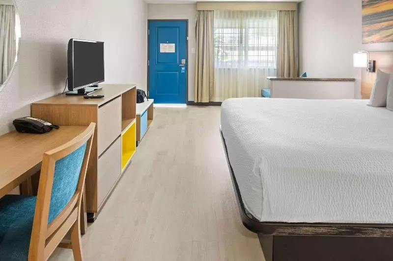 اتاق استاندارد با تخت بزرگ, Days Inn By Wyndham San Diegoeast/el Cajon