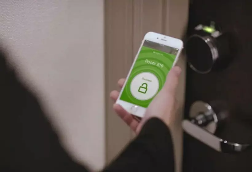 身障者適用キングサイズベッドルーム, Doubletree By Hilton Portland Tigard