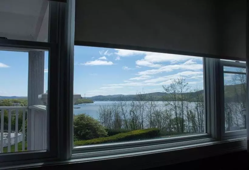 スタンダードルーム, Inn On The Hudson