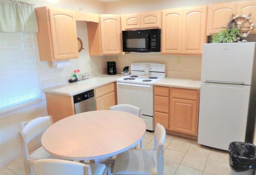 إستوديو قياسى, The Polynesian Resort