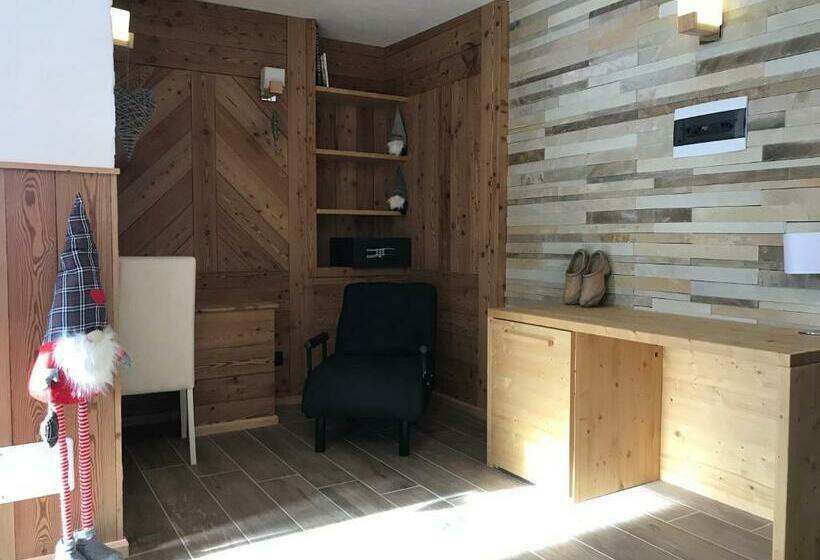 اتاق استاندارد سه تخته با بالکن, Edelweiss Hotel Champoluc