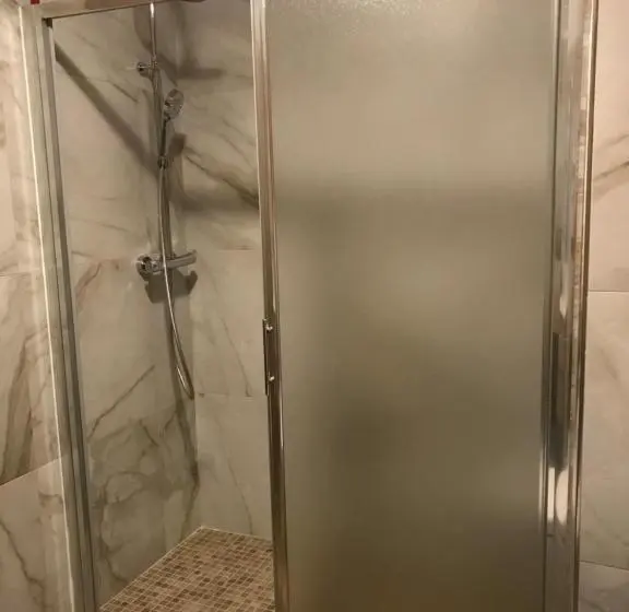 اتاق خانوادگی, Edelweiss Hotel Champoluc