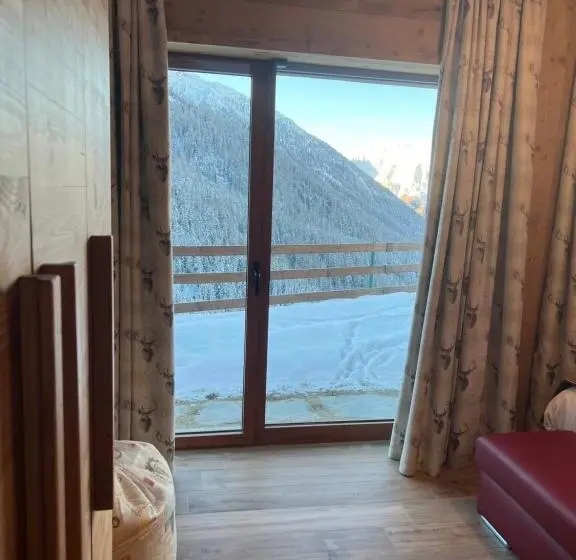 سوییت جونیور لوکس, Edelweiss Hotel Champoluc