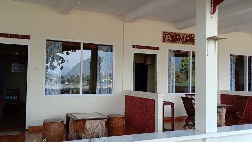 غرفة ديلوكس ثلاثية, Bunga Ayu Seaside Resort