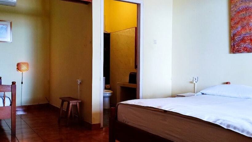 غرفة ديلوكس ثلاثية, Bunga Ayu Seaside Resort