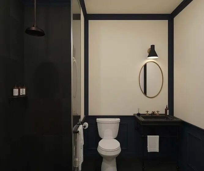 デラックスルーム, Gravity Haus Denver