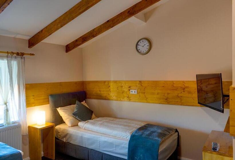 스탠다드 트리플 룸, Schlafhütte