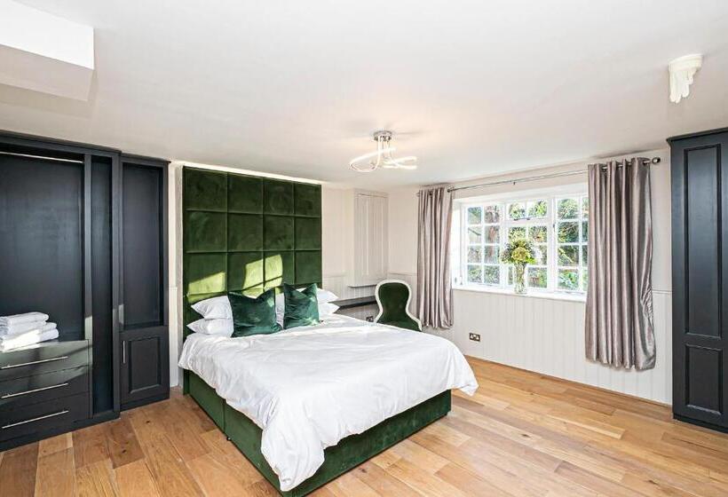 带大床的标准间, Pages Hotel And Guesthouse