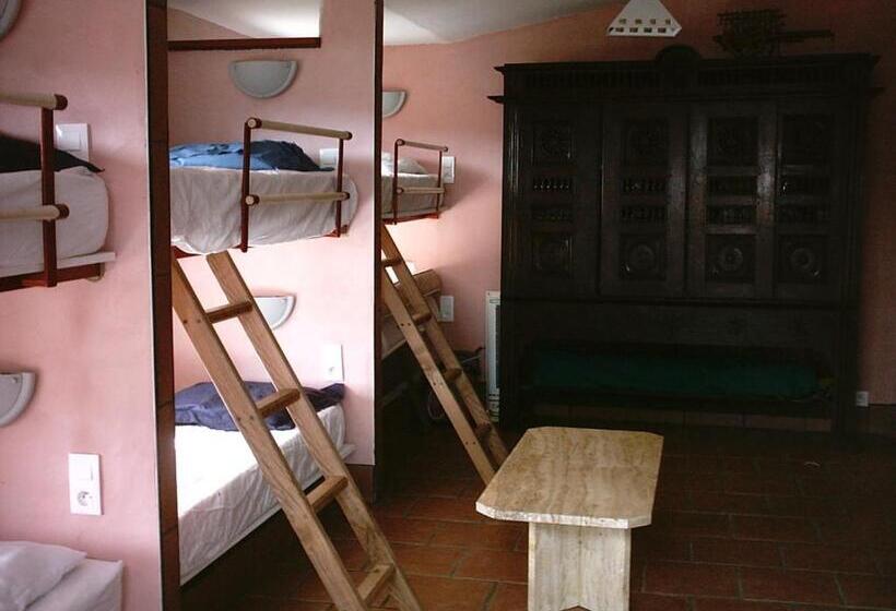 מיטה בחדר משותף, La Coquille Napoléon