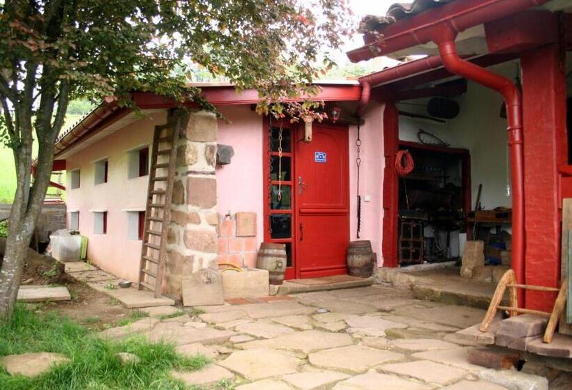 מיטה בחדר משותף, La Coquille Napoléon