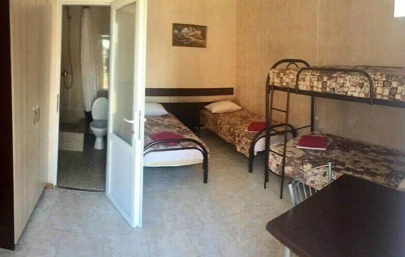 اتاق خانوادگی, Guest House Kovcheg