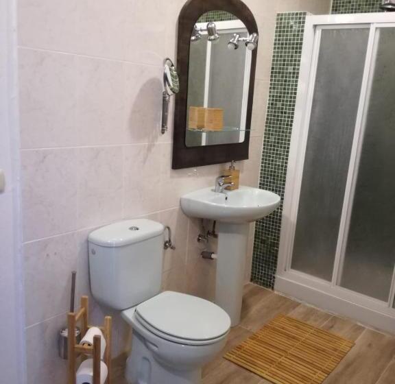 غرفة قياسية مطلّة علي حمام السباحة, Casa De La Vida Málaga