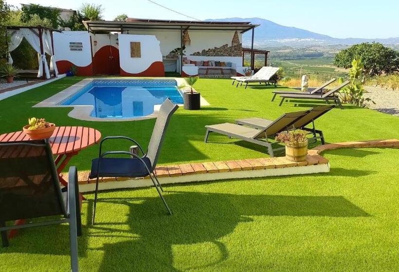 غرفة قياسية مطلّة علي حمام السباحة, Casa De La Vida Málaga