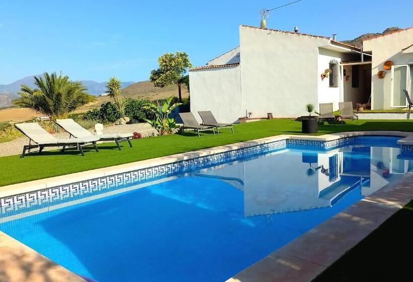 Номер Стандарт Вид на Горы, Casa De La Vida Málaga