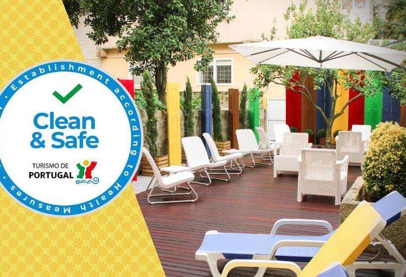 تختخواب در اتاق مشترک, By Doors Hostel