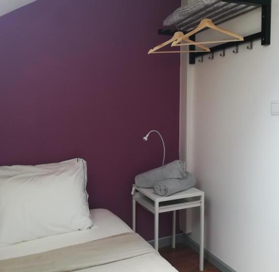 اتاق اکونومی یک تخته, By Doors Hostel
