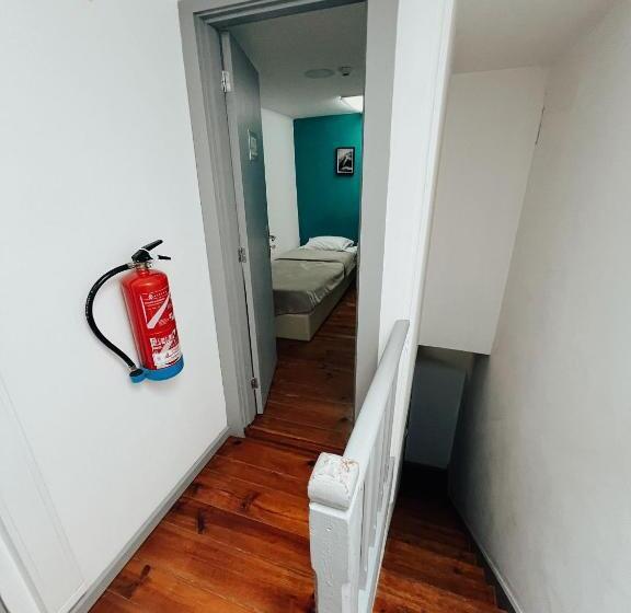 اتاق استاندارد یک نفره, By Doors Hostel