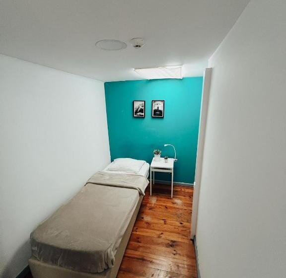 اتاق استاندارد یک نفره, By Doors Hostel