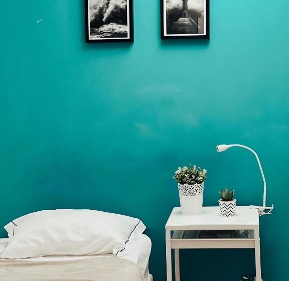 اتاق استاندارد یک نفره, By Doors Hostel