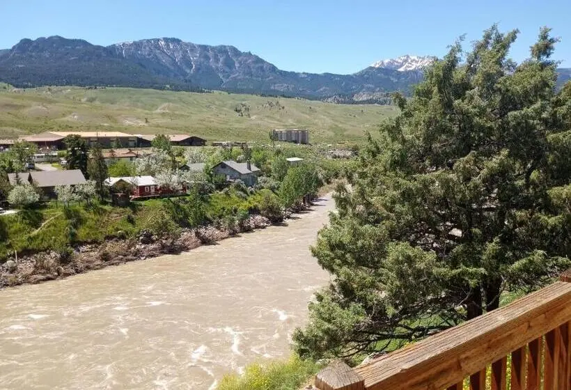 スーペリアスタジオ, Yellowstone Riverside Cottages