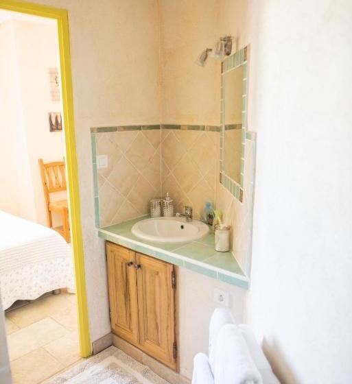 غرفة قياسية, Chateau De Sainte Croix