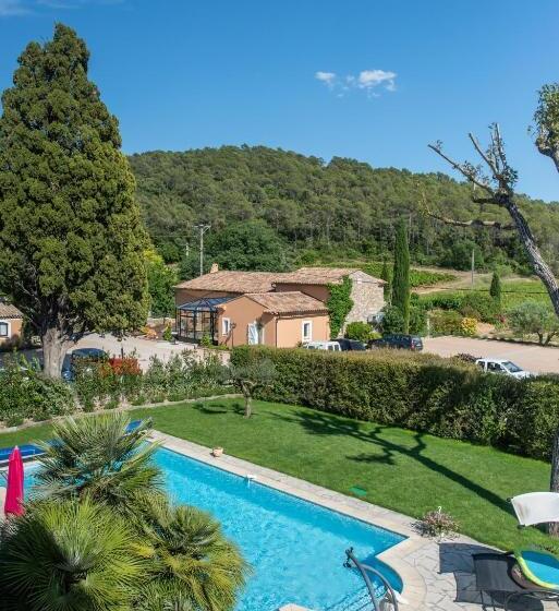 غرفة قياسية, Chateau De Sainte Croix