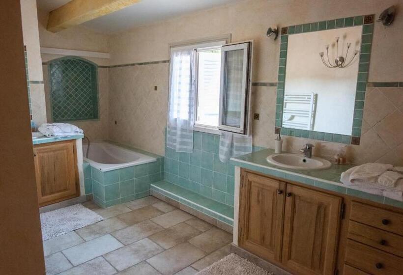 غرفة قياسية مزوَّدة بتراس, Chateau De Sainte Croix