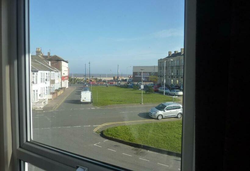 غرفة عائلية مطلّة علي البحر, Willows Guest House