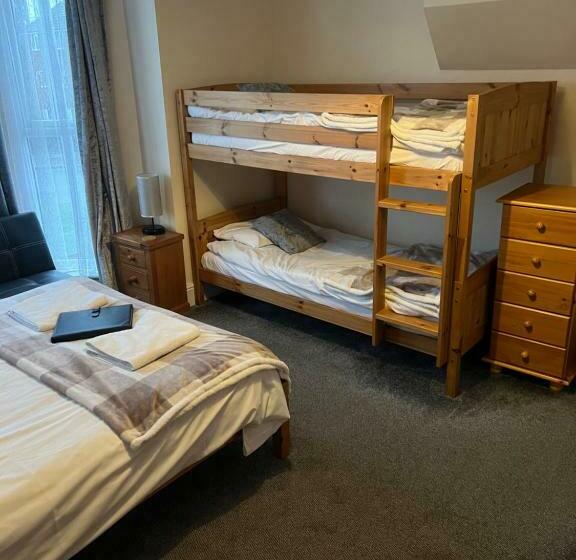 غرفة عائلية مطلّة علي البحر, Willows Guest House