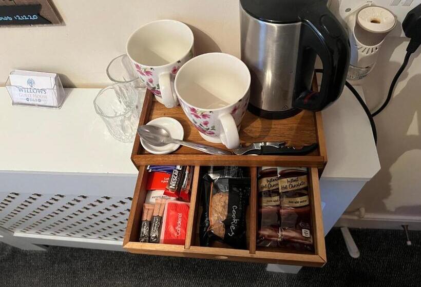 غرفة قياسية حمام مشترك, Willows Guest House