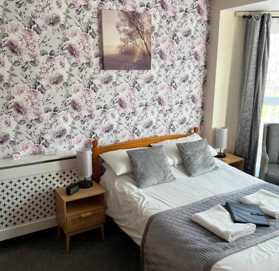 غرفة عائلية مطلّة علي البحر, Willows Guest House