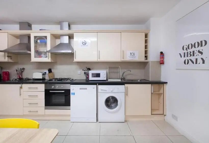 スタンダードルーム, Tooting Broadway Studios & Rooms By Dc London Rooms