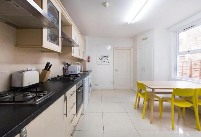 Номер Стандарт, Tooting Broadway Studios & Rooms By Dc London Rooms