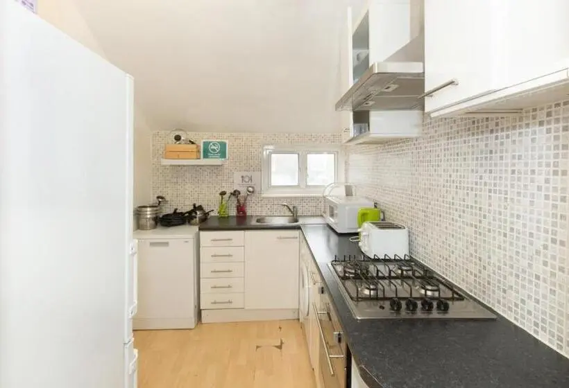 バス共有のスタンダードルーム, Tooting Broadway Studios & Rooms By Dc London Rooms