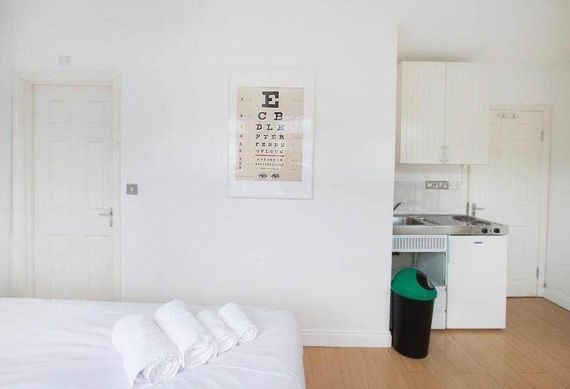 Студия Стандарт, Tooting Broadway Studios & Rooms By Dc London Rooms