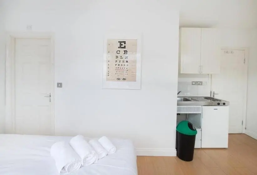 スタンダードスタジオ, Tooting Broadway Studios & Rooms By Dc London Rooms