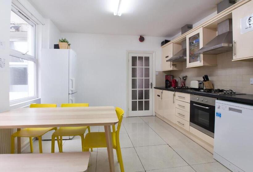 Номер Стандарт, Tooting Broadway Studios & Rooms By Dc London Rooms