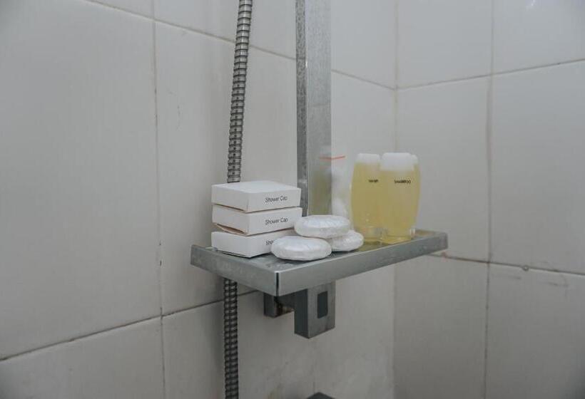 اتاق لوکس سه تخته, Cempaka Borobudur Guest House