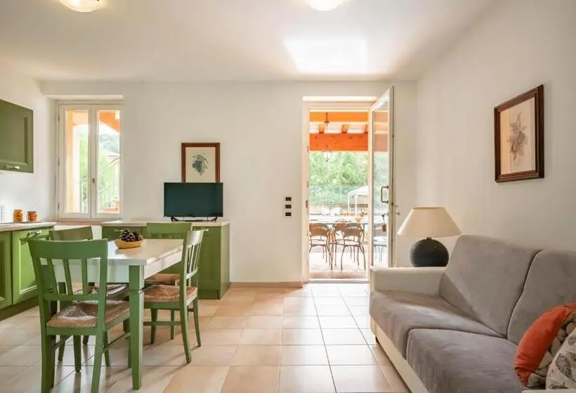 プールの見える１ベッドルームアパートメント, Ombra Verde Residence E B&b