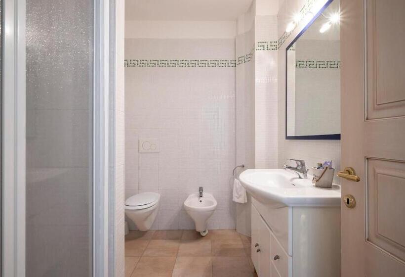 آپارتمان 1 خوابه با چشمانداز استخر, Ombra Verde Residence E B&b