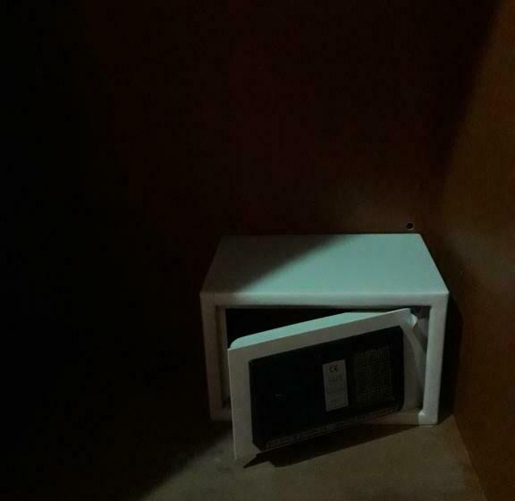 اتاق اکونومی با حمام مشترک, Southern Fried Rice