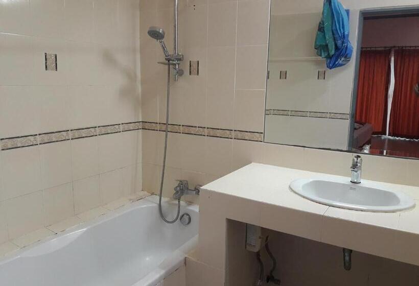 سوییت لوکس, Southern Fried Rice