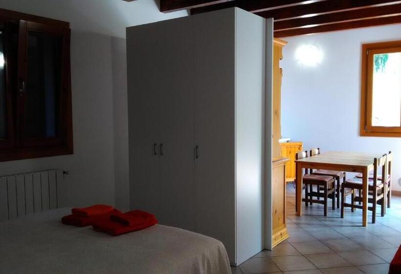 סטודיו משפחתי, Agriturismo Cascina Lert