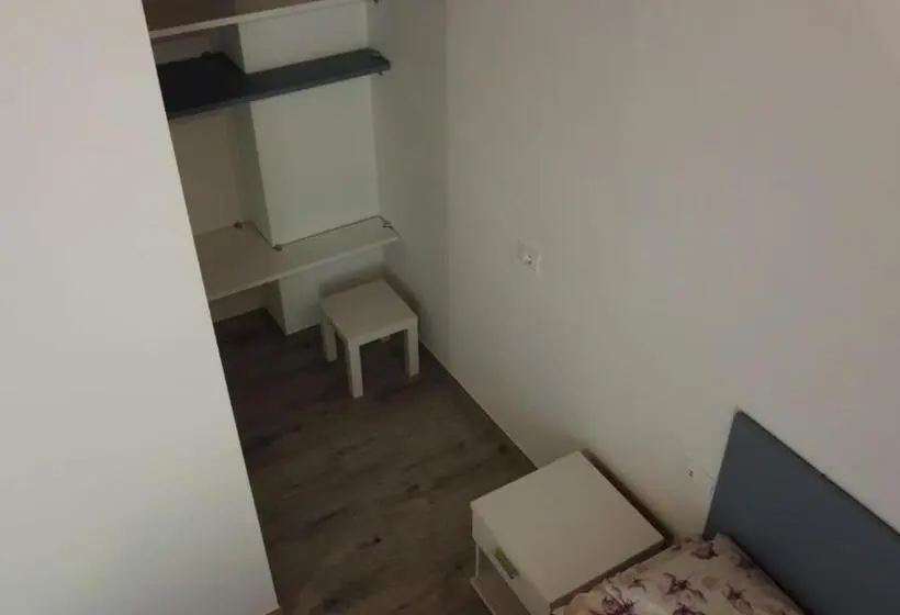 庭の見えるスタンダードトリプルルーム, Agriturismo Cascina Lert