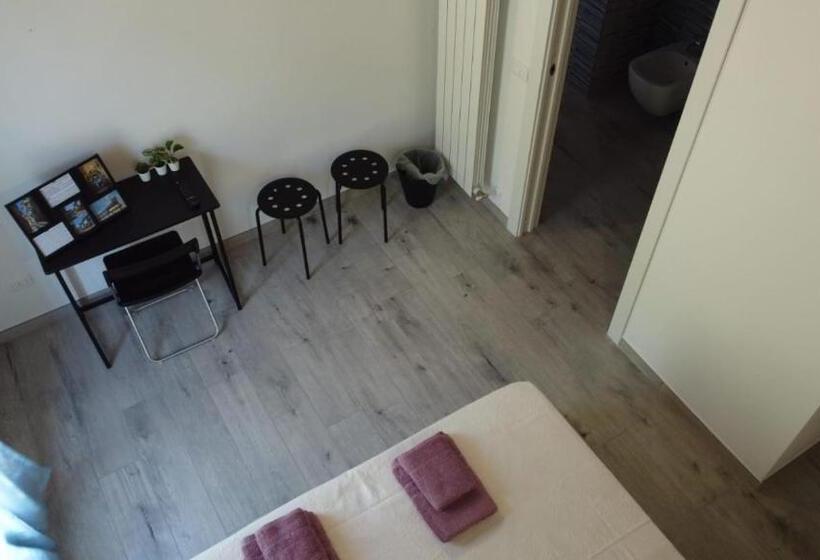 חדר סטנדרט לשלושה עם נוף לגינה, Agriturismo Cascina Lert