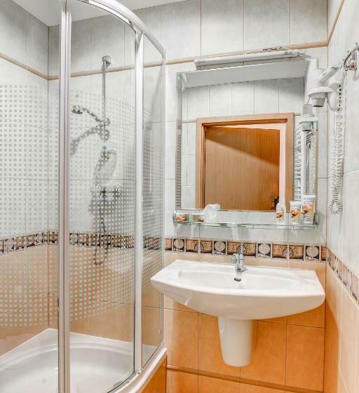 غرفة كلاسيكية رباعية, Bursztyn