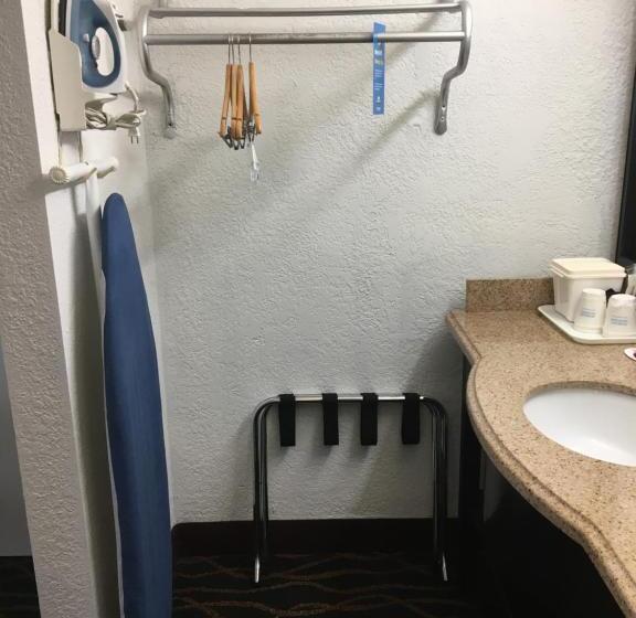 障害者適応デラックスルーム, Days Inn By Wyndham Stuart